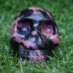 Crâne en Rhodonite | Dans les Yeux de Gaia