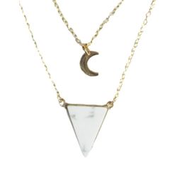 Collier Howlite Blanche Triangle et Lune Chaîne dorée 