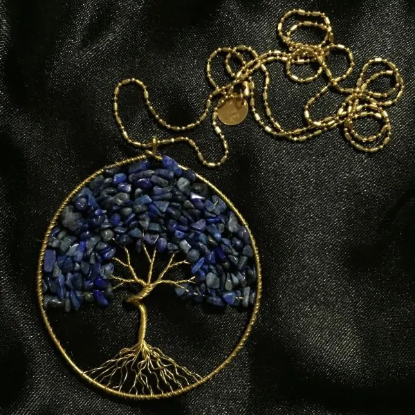 Collier artisanal arbre de vie en lapis lazuli | Pendentifs en Minéraux | Dans les yeux de Gaïa