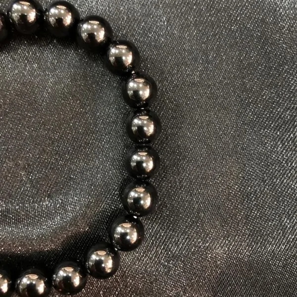 Bracelet en Tourmaline Noire, perles rondes de 8 mm, zoomé | Dans les Yeux de Gaia