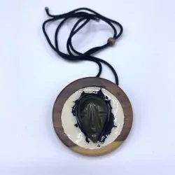 Figure Chamanique en Obsidienne sur Bois - Photo 1 | Dans les Yeux de Gaia