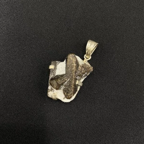 Pendentif Staurotide en Argent 925 -1| Pendentifs en Minéraux | Dans les yeux de Gaïa