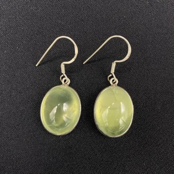 Boucles d'oreilles en Prehnite montées sur Argent, photo 1 | Dans les Yeux de Gaia