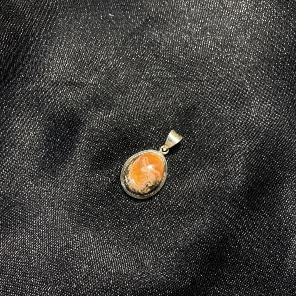 Pendentif en Opale de Feu serti en Argent 925 - Photo 4 | Dans les Yeux de Gaia