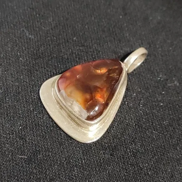 Pendentif en Opale de Feu serti en Argent 925 -1 | Pendentifs en Minéraux | Dans les yeux de Gaïa