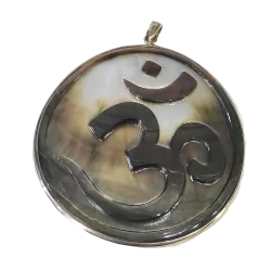 Pendentif Aûm en argent et nacre -1| Pendentifs en Minéraux | Dans les yeux de Gaïa