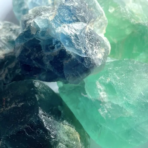 Fluorite verte brute 4 - vue de près | Dans les Yeux de Gaïa