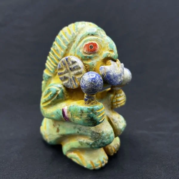 Figurine Pachamama en rituel vue de droite | Dans les Yeux de Gaïa
