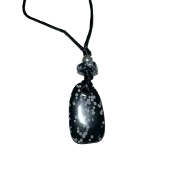 Collier en Obsidienne Neige avec une Perle métallique et un cordon noir | Dans les yeux de Gaïa