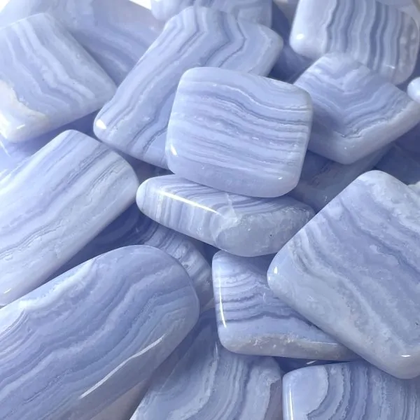 Calcédoine bleue ou Agate Lace | Pierres roulées | Dans les yeux de Gaïa